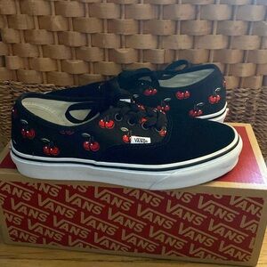 Cherry vans, US women’s 7.0